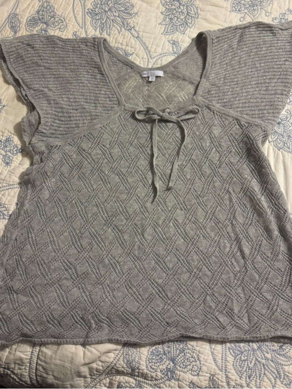 Gap Light Gray Knit Short-Sleeve Tie-Neck Top☀️
